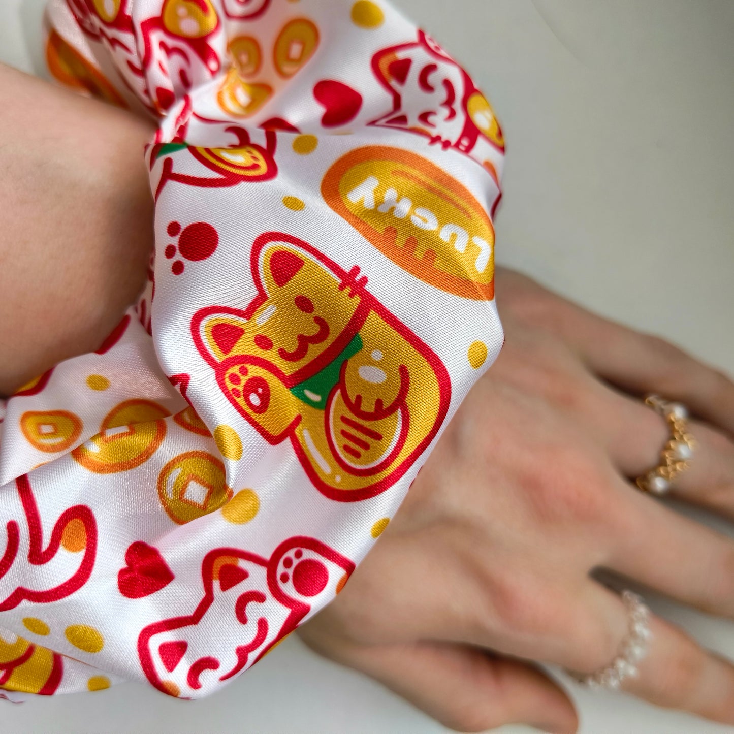 LUCKY CAT scrunchie