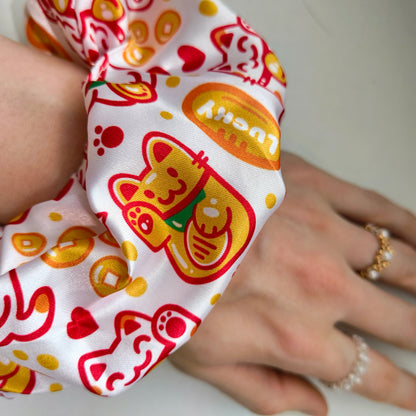 LUCKY CAT scrunchie