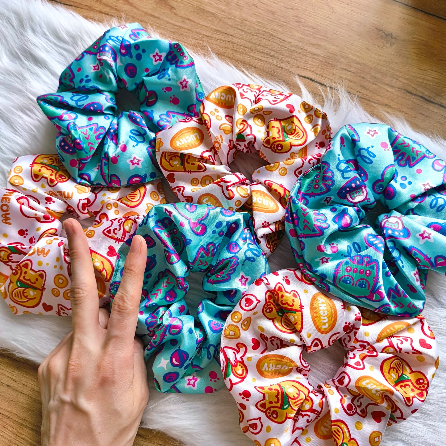 LUCKY CAT scrunchie